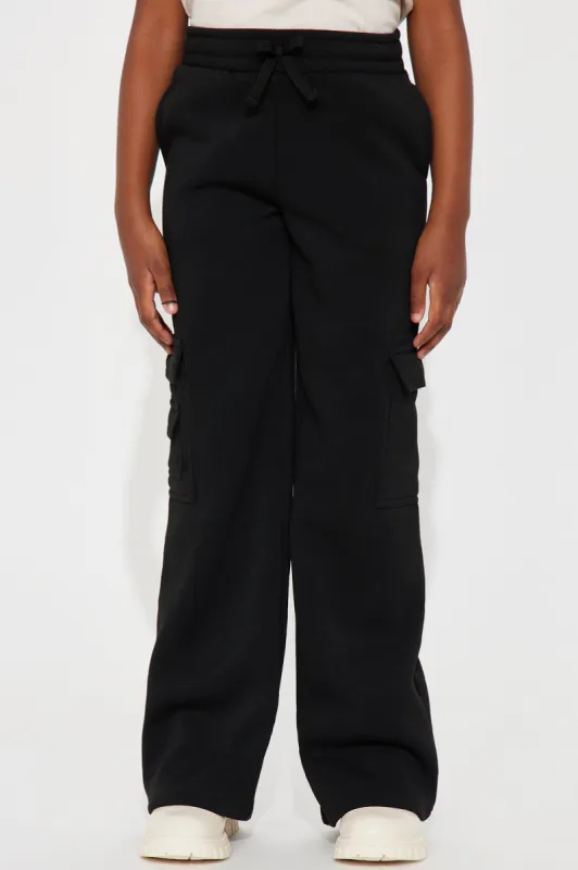 Mini Julia Fleece Cargo Pants - Black sold by Fashion Nova