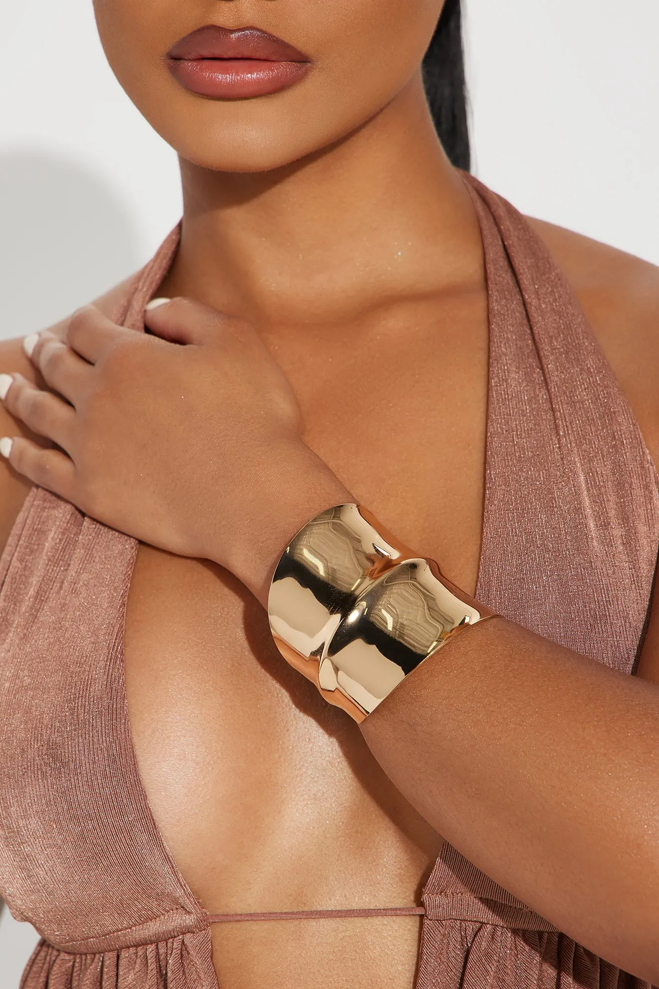 Modern Luxury Cuff Bracelet - Gold sold by Fashion Nova