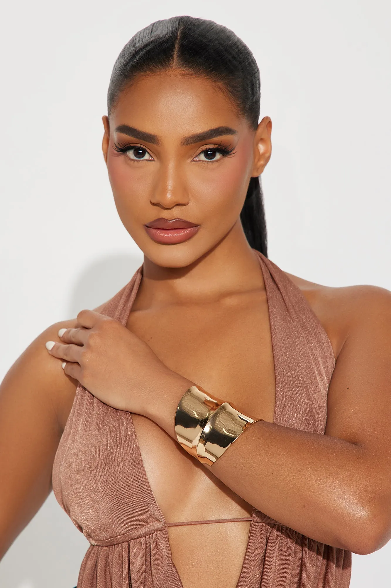 Modern Luxury Cuff Bracelet - Gold sold by Fashion Nova product image thumbnail 2