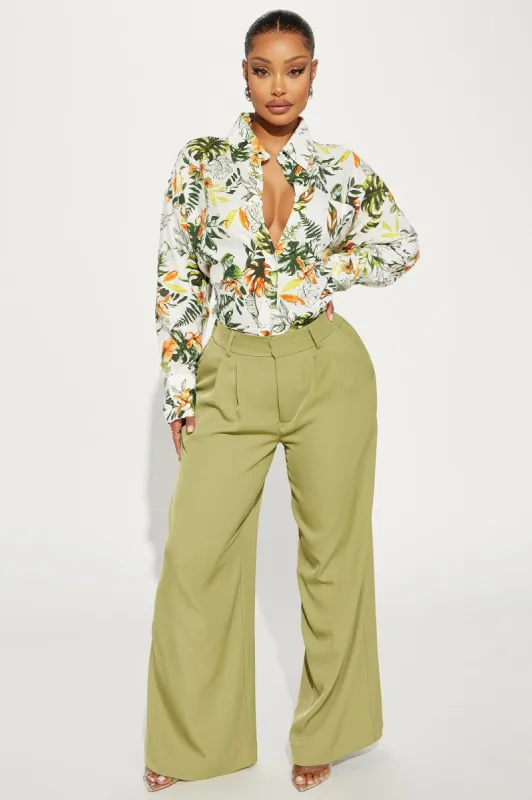 Petite Faye Wide Leg Trouser - Sage sold by Fashion Nova
