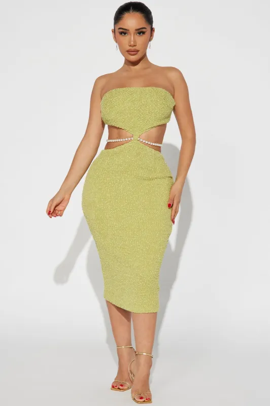 Terra Textured Midi Dress - Green made by Fashion Nova