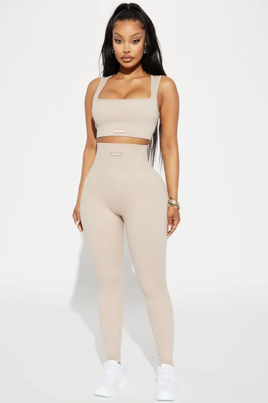 Fighter Ribbed Active Legging In Infinity Seamless - Light Taupe sold by Fashion Nova