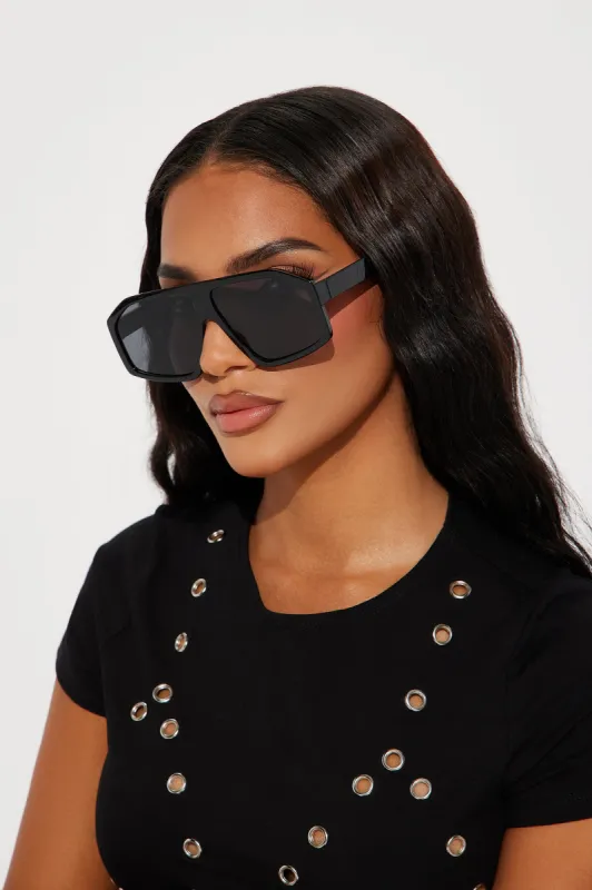 Signature Sunglasses - Black/Smoke sold by Fashion Nova