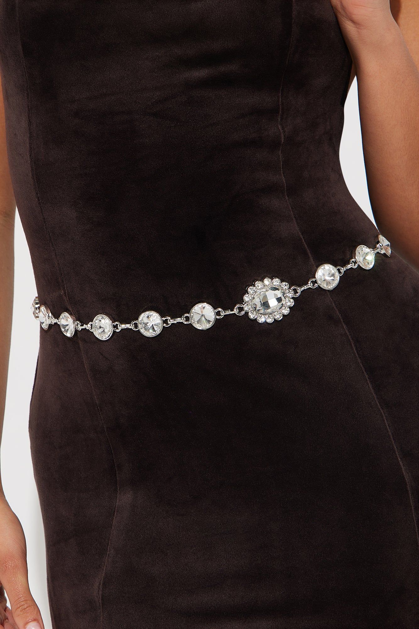 Running The Night Chain Belt - Silver sold by Fashion Nova