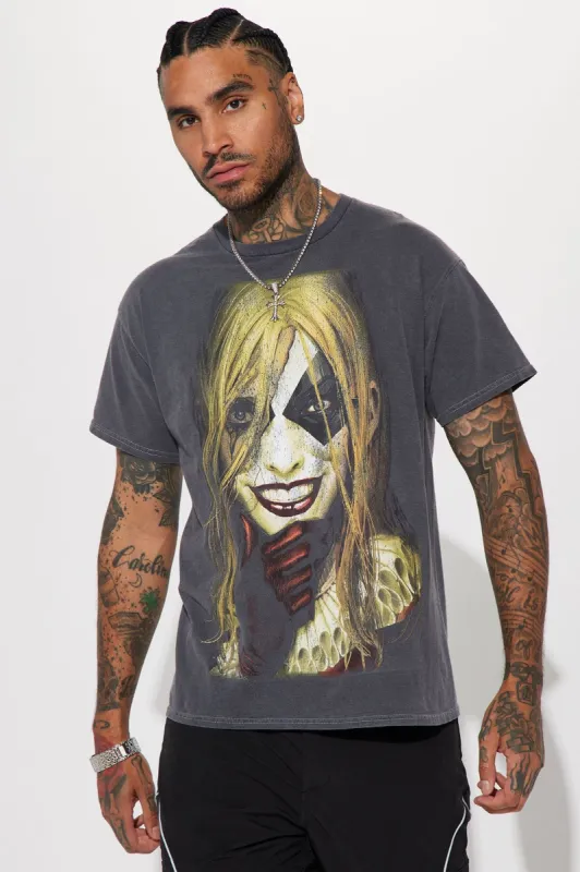 Harley Quinn Skimming Short Sleeve Tee - Black sold by Fashion Nova