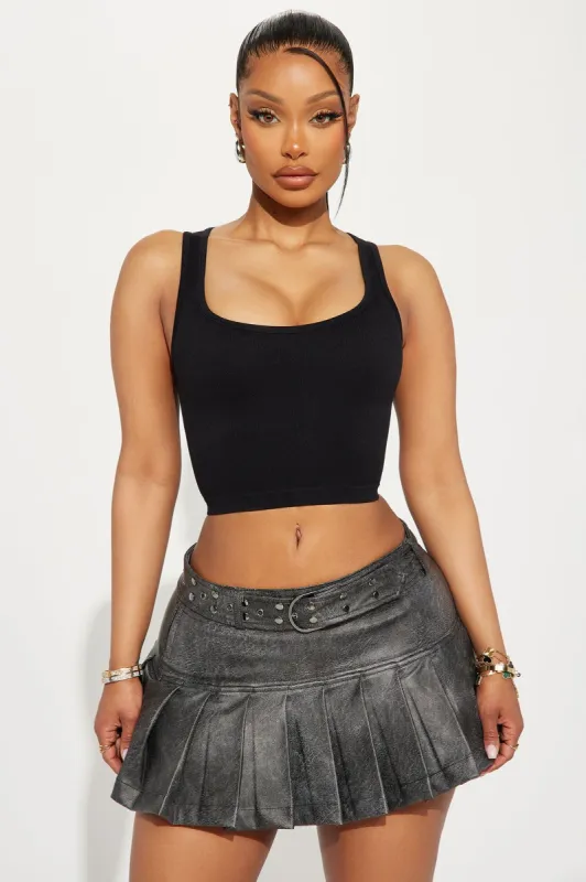 Be Right Back Cut Out Top - Black sold by Fashion Nova