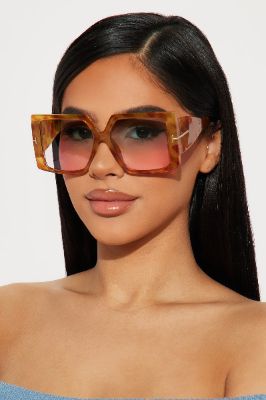 Laguna Hills Sunglasses - Tortoise sold by Fashion Nova