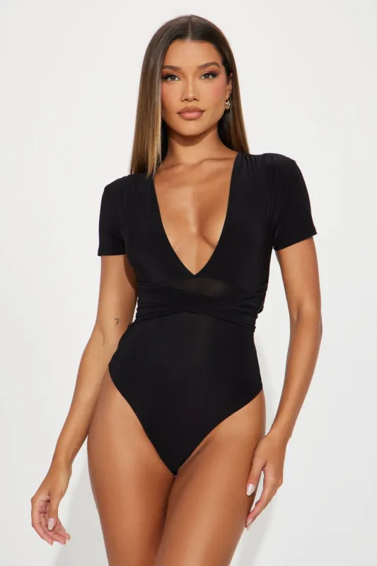 Cindy Plunge Short Sleeve Bodysuit - Black sold by Fashion Nova