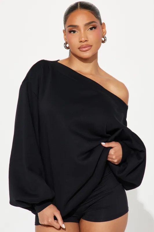 Vera Off Shoulder Oversized Sweatshirt - Black | Parallel
