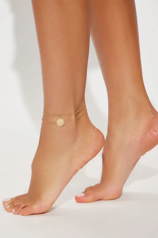 Dainty Daisy 2 Piece Anklet Set - Gold sold by Fashion Nova