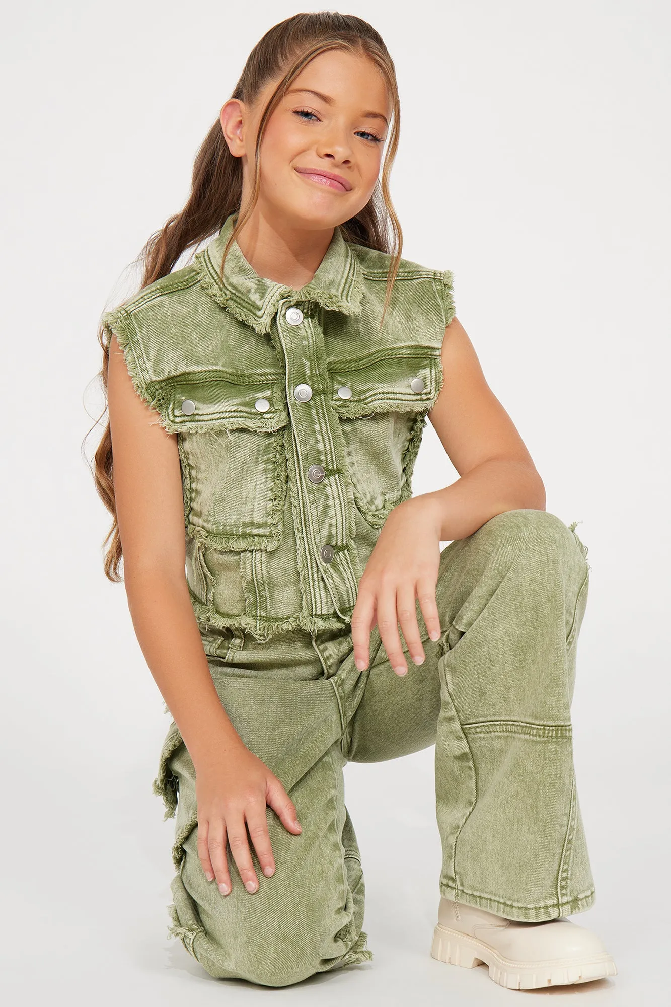Mini Cropped Gillie Cargo Vest - Green sold by Fashion Nova