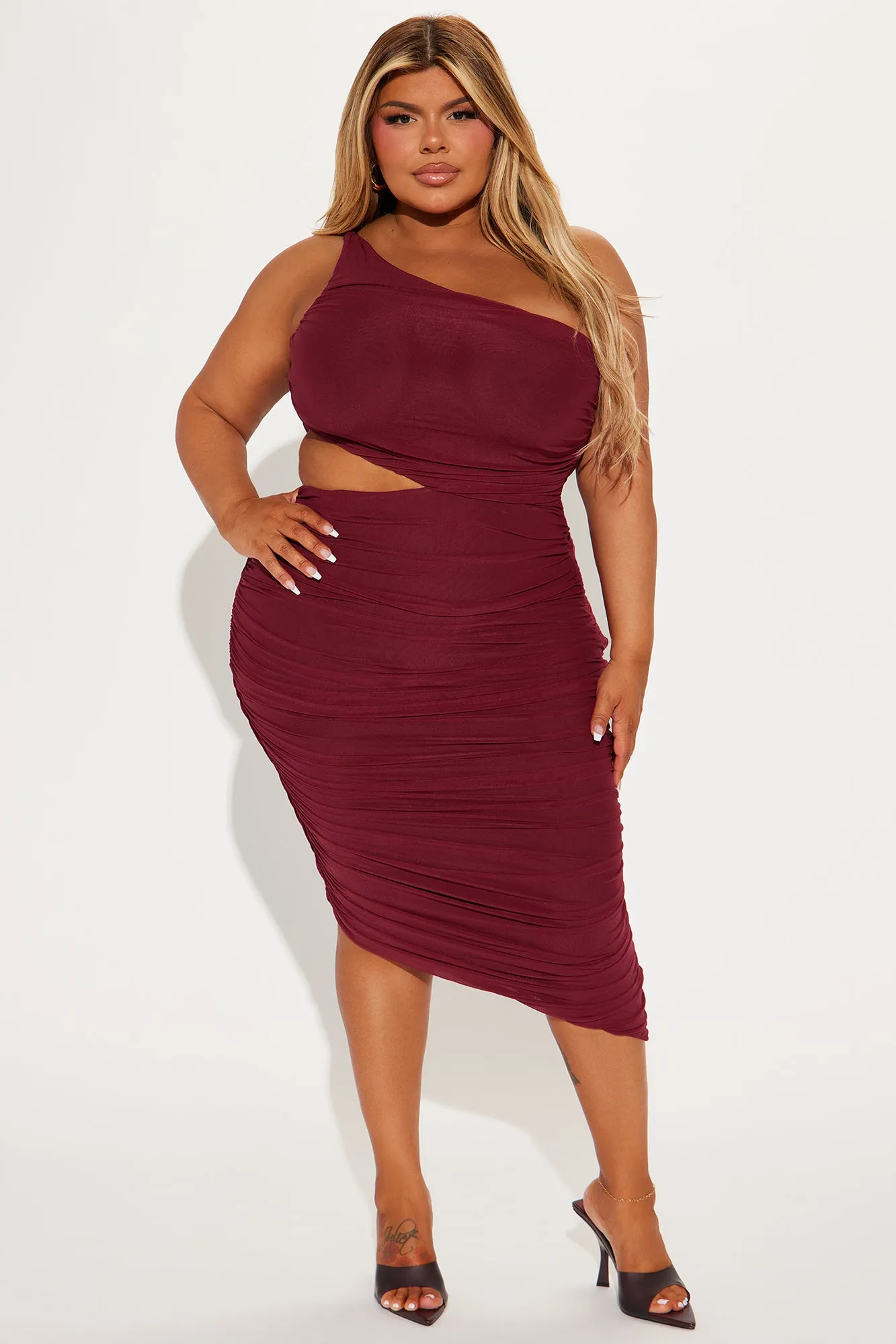 Dinner In Venice Ruched Midi Dress - Burgundy sold by Fashion Nova product image thumbnail 4