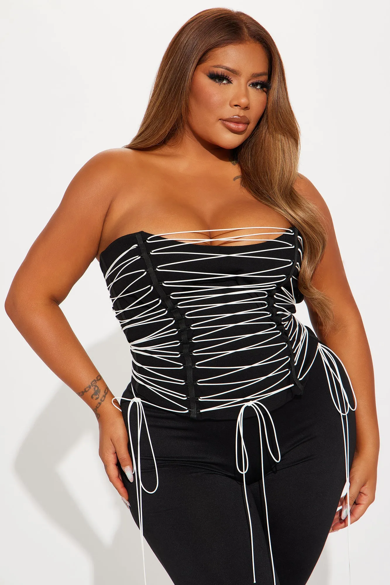 Hot List Strappy Corset top - Black/White sold by Fashion Nova product image thumbnail 5