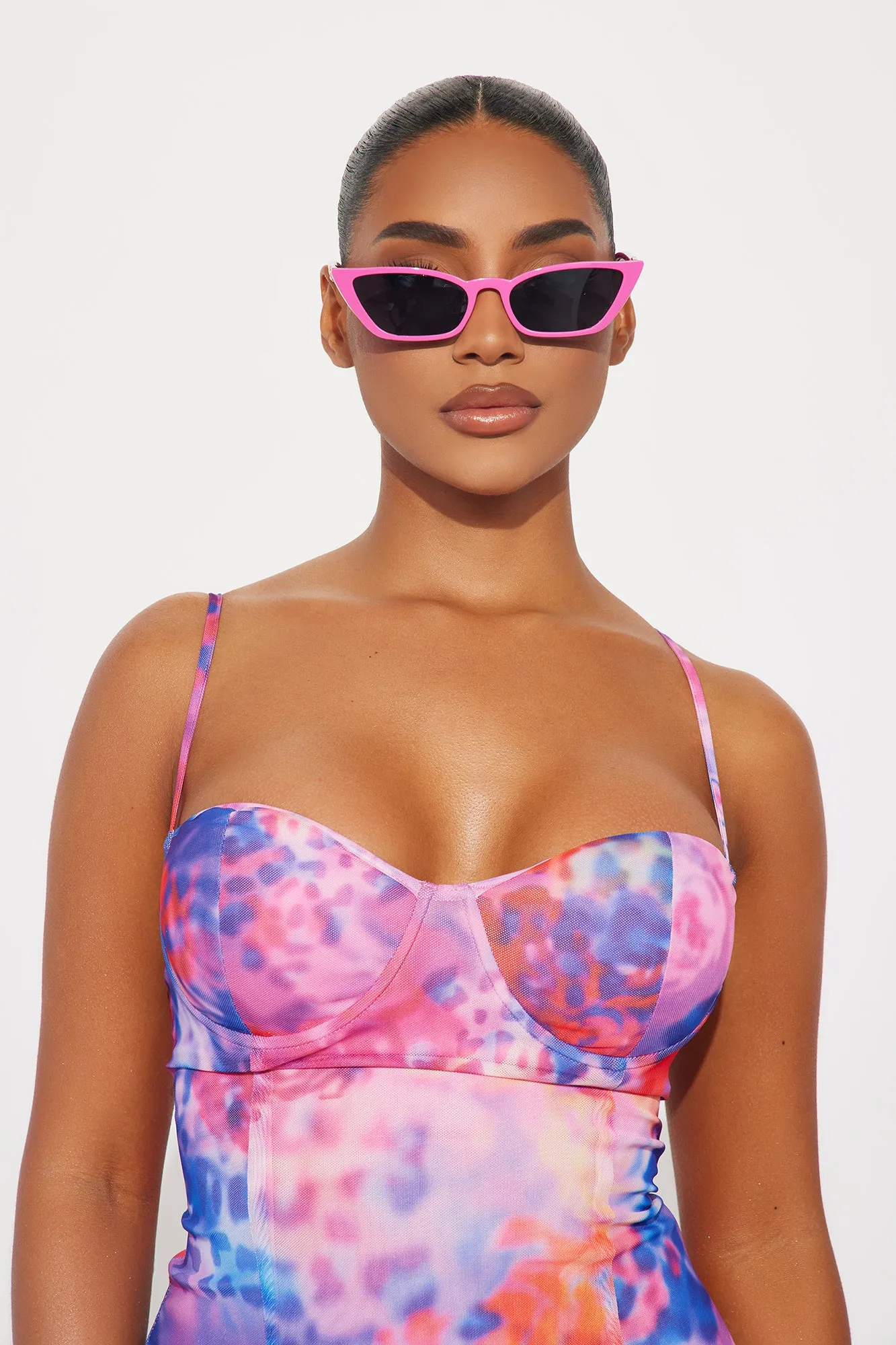Essex Vibe Sunglasses - Pink sold by Fashion Nova