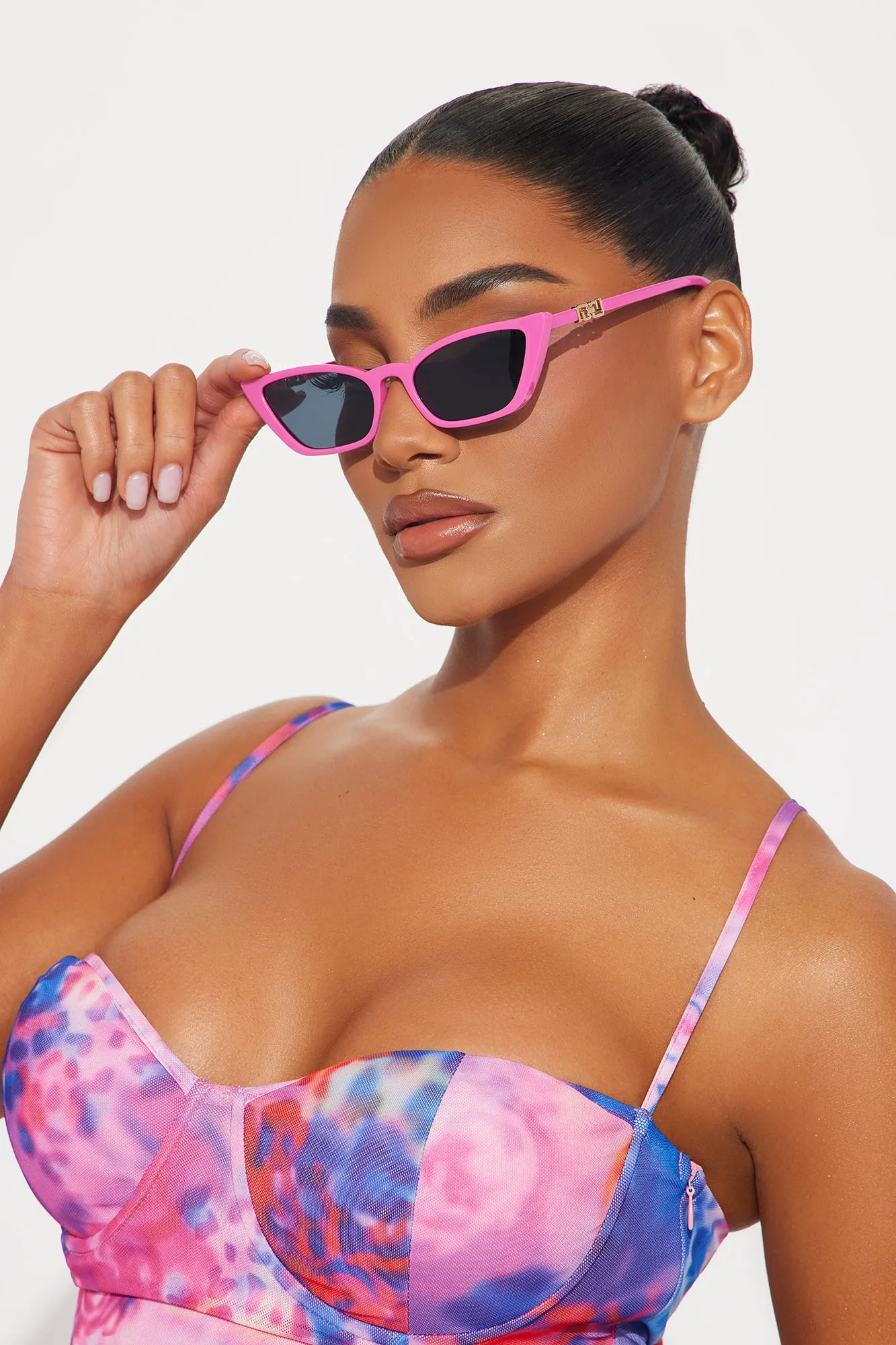 Essex Vibe Sunglasses - Pink sold by Fashion Nova product image thumbnail 2