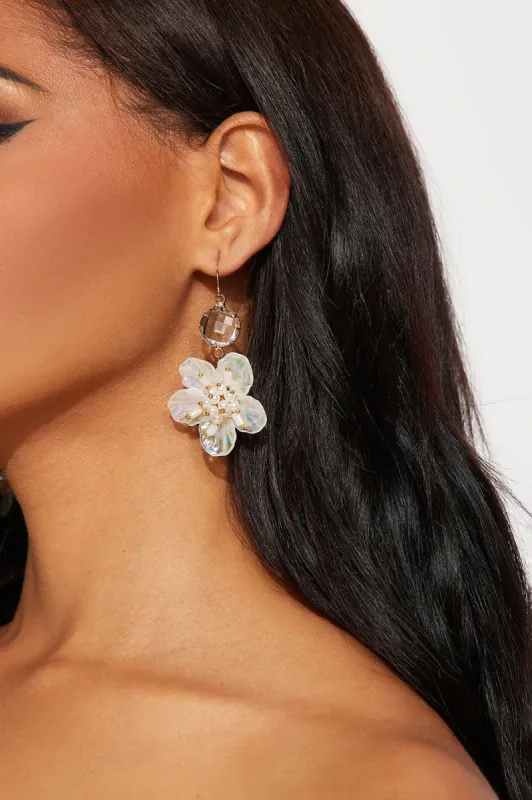 North Lotus Earrings - White sold by Fashion Nova