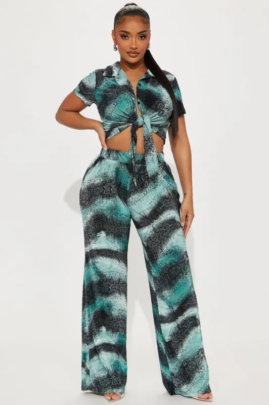 Lea Snakeskin Plisse Pant Set - Green/combo sold by Fashion Nova