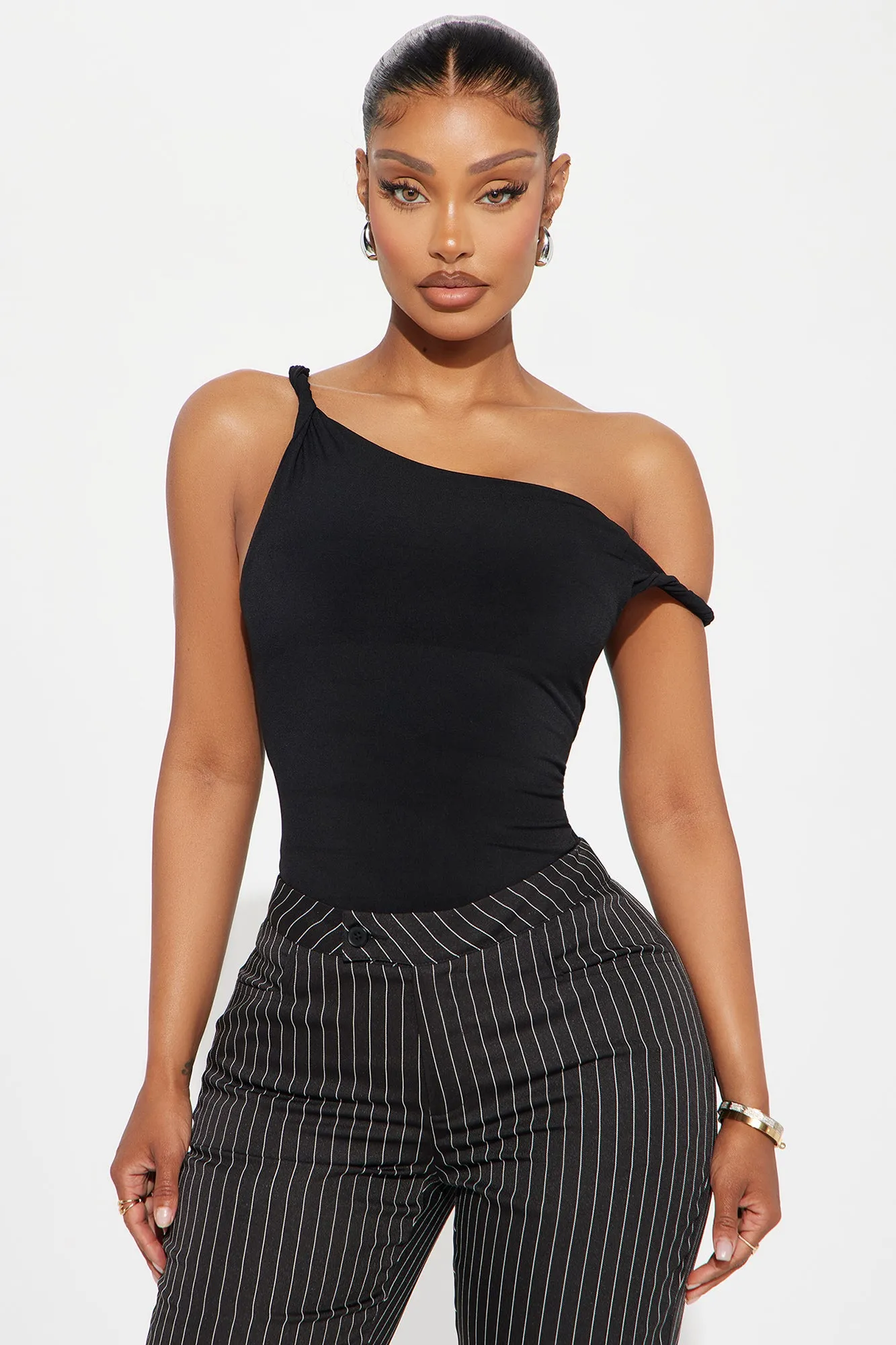 On Replay Twist Shoulder Top - Black sold by Fashion Nova