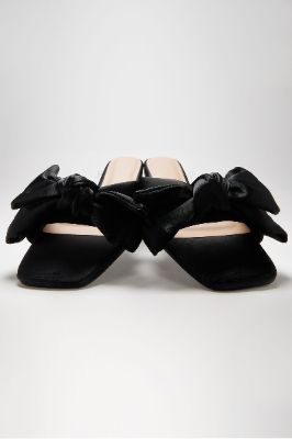 Arabella Flat Sandals - Black sold by Fashion Nova