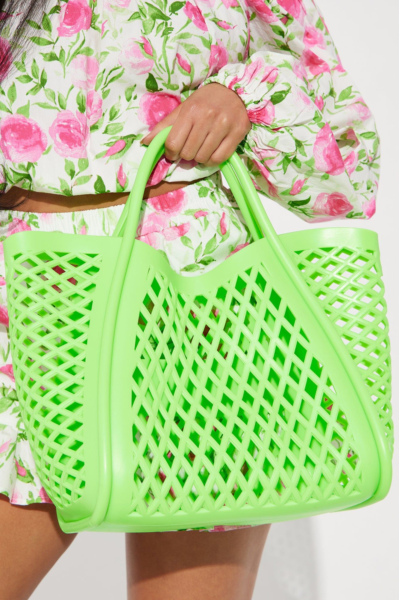 Beach Fun Tote Bag - Green sold by Fashion Nova