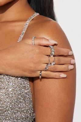 Diamond Hearts 7 Piece Ring Set - Clear/Silver sold by Fashion Nova