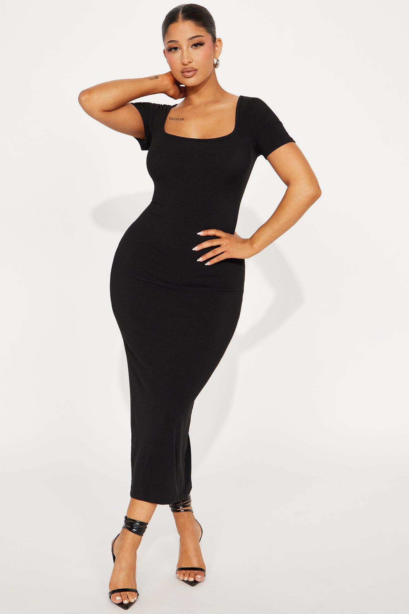 Maeve Short Sleeve Maxi Dress - Black sold by Fashion Nova