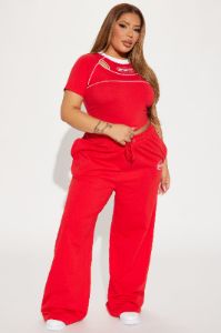 Sporty Contrast Cut Out Tee - Red sold by Fashion Nova