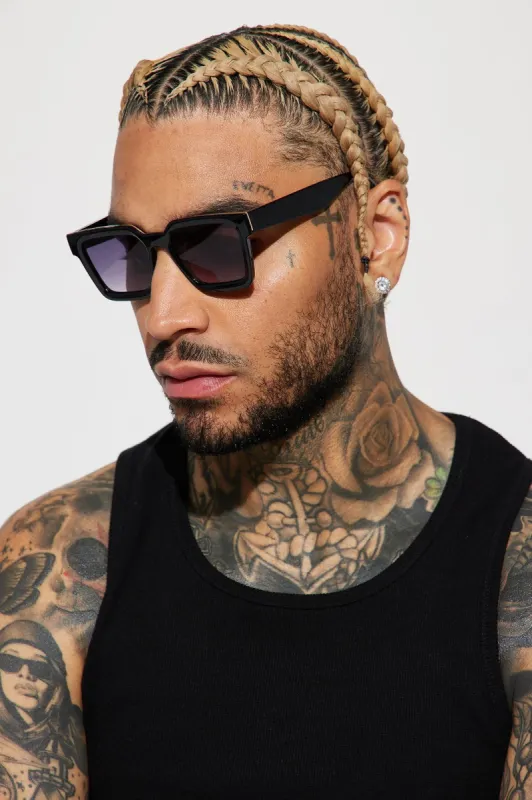 Complete The Fit Sunglasses - Black/Smoke sold by Fashion Nova