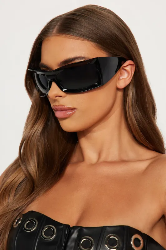 Pose For Paps Sunglasses - Black sold by Fashion Nova
