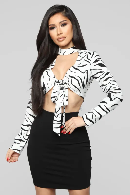 Thrill Sleeker Top - White/Black sold by Fashion Nova