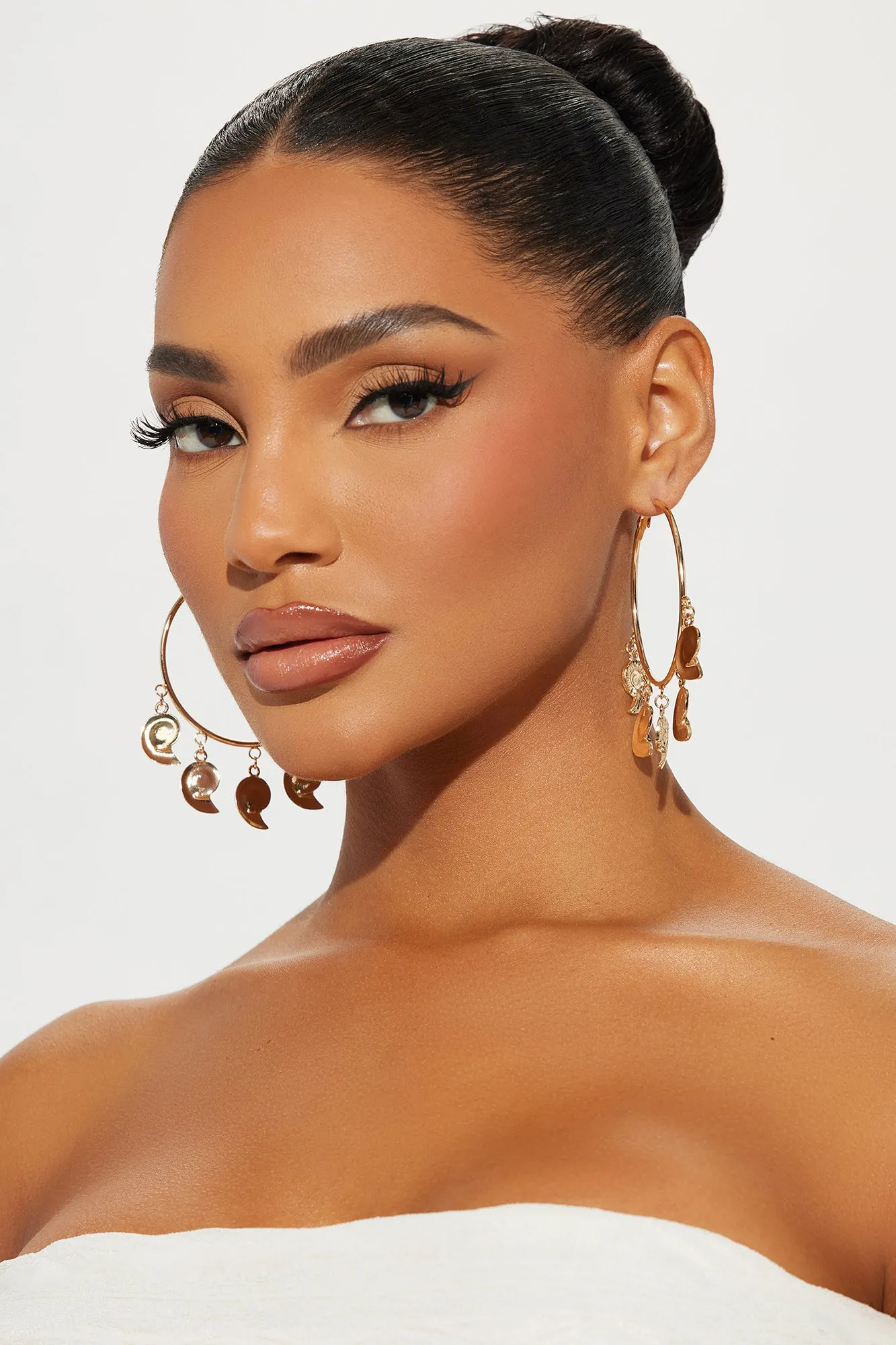 Seashell Hoop Earrings - Gold sold by Fashion Nova product image thumbnail 2
