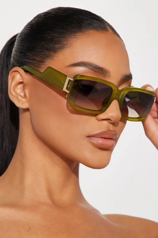 Close The Blinds Sunglasses - Green sold by Fashion Nova