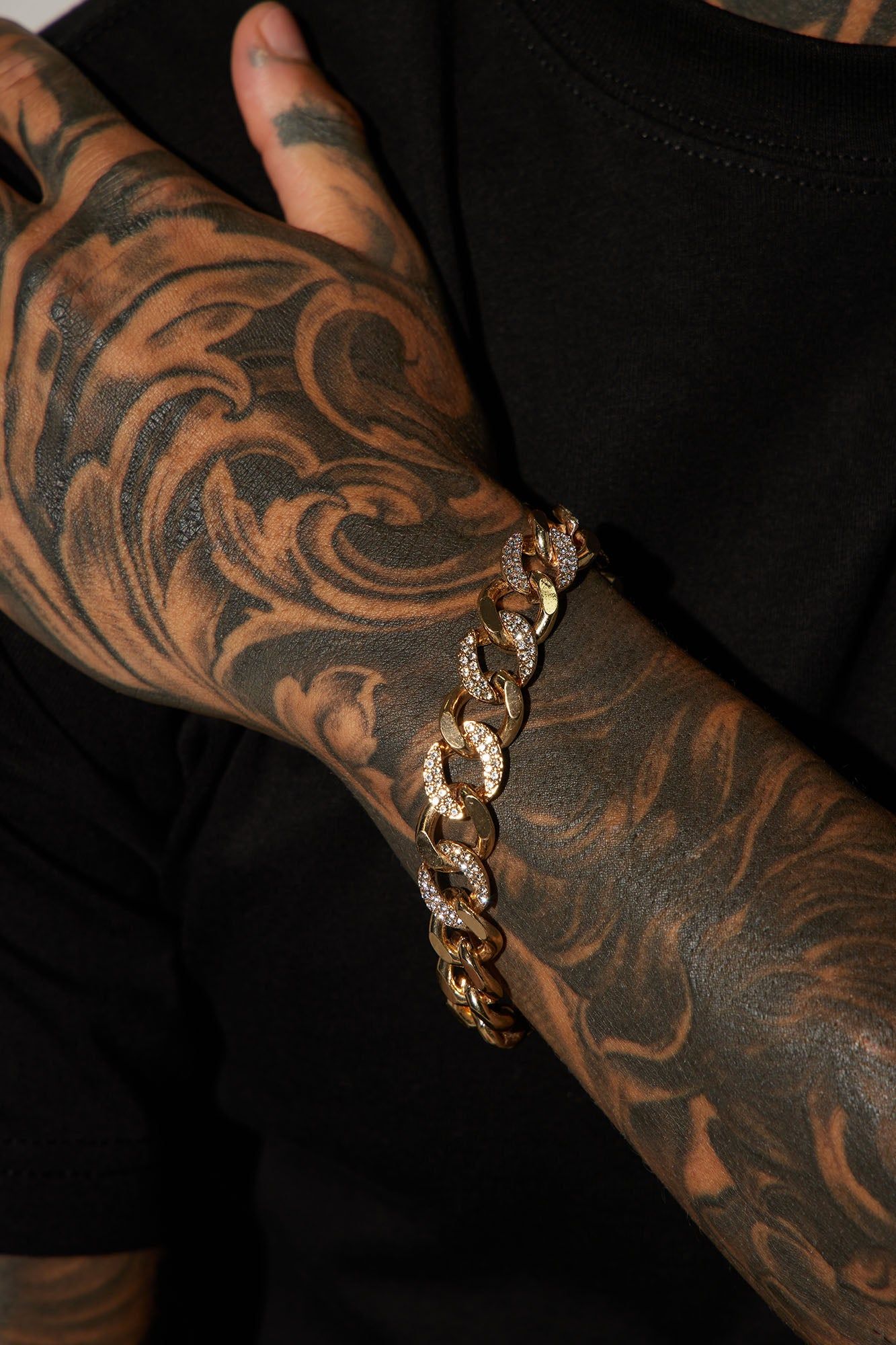 Go Long Cuban Chain Bracelet - Gold sold by Fashion Nova