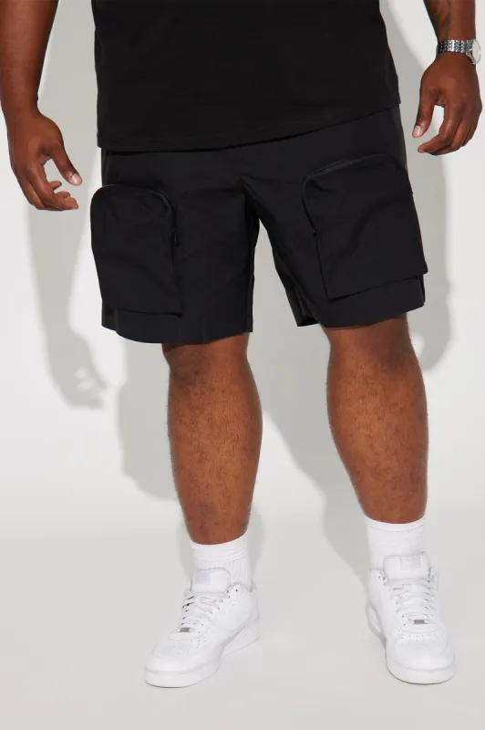 Pockets On Swole Relaxed Cargo Shorts - Black made by Fashion Nova