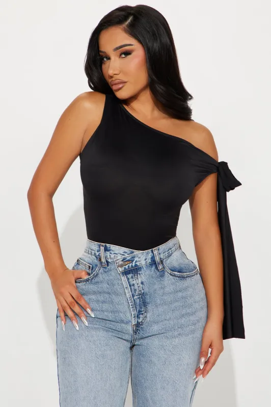 Kamari Off Shoulder Top - Black sold by Fashion Nova
