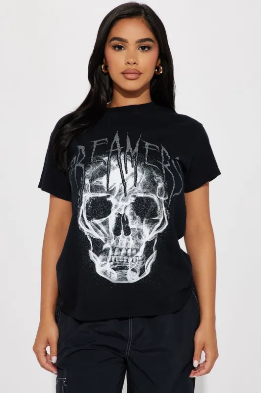 Dreamers Graphic Tshirt - Black sold by Fashion Nova