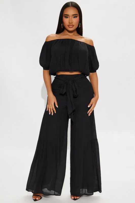 Take Me On A Vacay Pant Set - Black sold by Fashion Nova