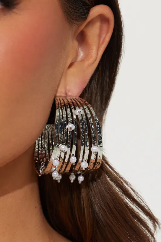 The Purest Pearl Hoop Earrings - Silver sold by Fashion Nova