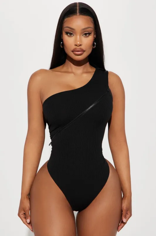 Zaraiah Zipper Bodysuit - Black sold by Fashion Nova