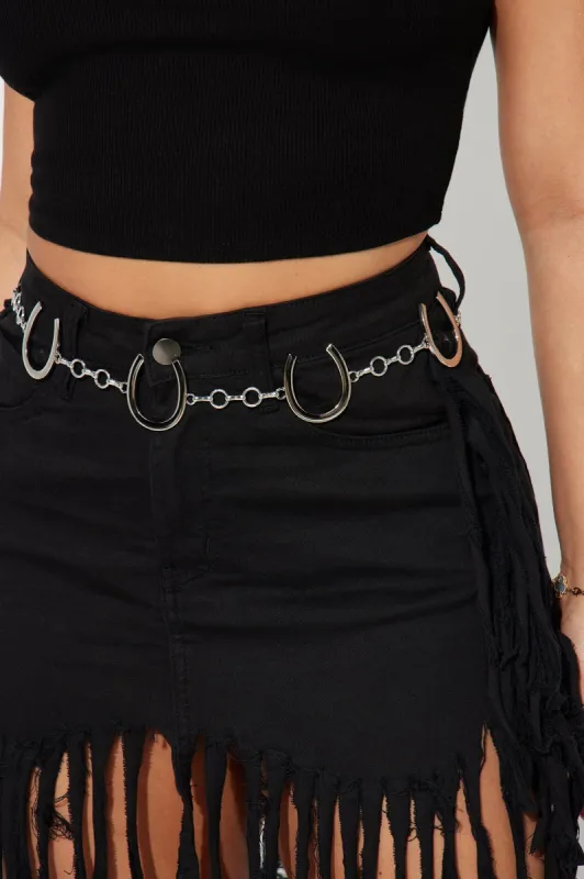 Horseshoe Chain Belt  - Silver sold by Fashion Nova