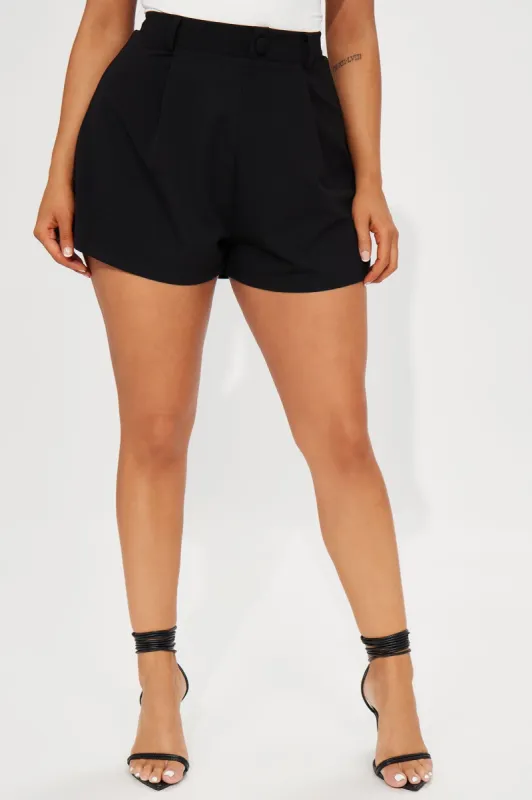 I'm Running Late Trouser Short - Black sold by Fashion Nova
