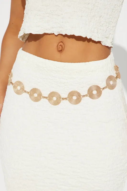 Desert Festive Chain Belt - Gold sold by Fashion Nova