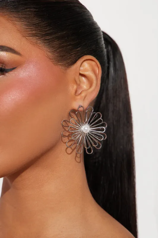 Malibu Vibe Stud Earrings - Silver sold by Fashion Nova