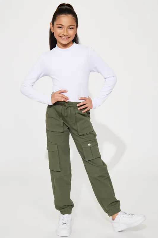Mini Twill Ruched Ankle Cargo Pants - Olive sold by Fashion Nova