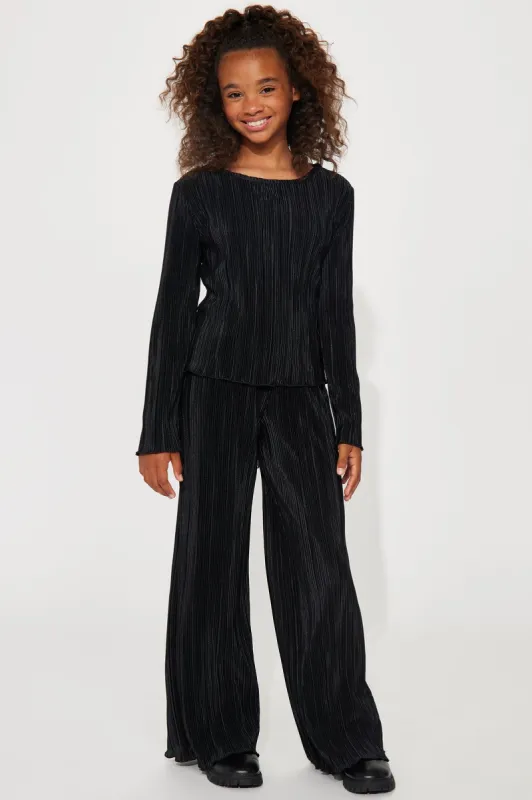 Mini More Plisse Pant Set - Black sold by Fashion Nova