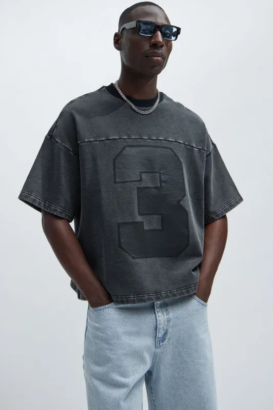 Kyle Tee - Black Wash made by Fashion Nova