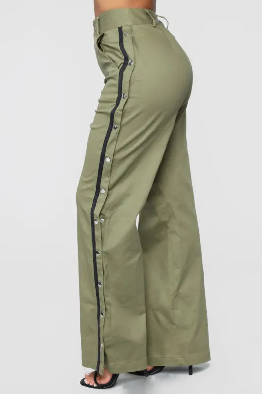 Snap To The Top Pants - Olive/Black sold by Fashion Nova