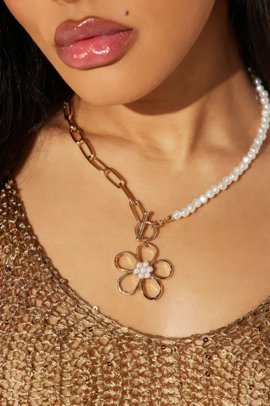 Perla Flor Necklace - Gold/combo sold by Fashion Nova