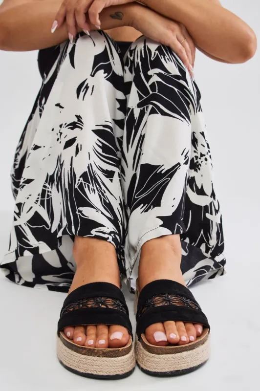 Chill With You Casual Slides - Black sold by Fashion Nova