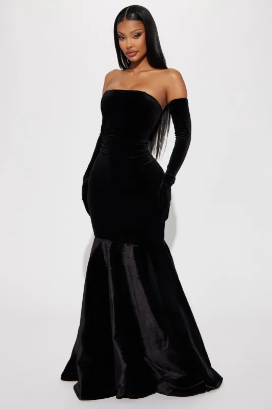 Stella Velvet Gown Set - Black sold by Fashion Nova